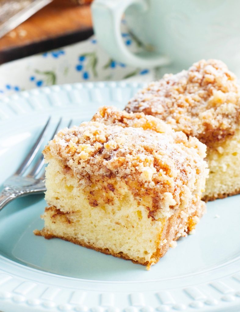 coffee cake with crumbly topping